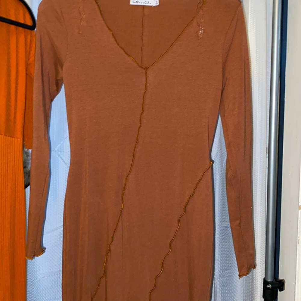 Seamed - Picture 2 of 3